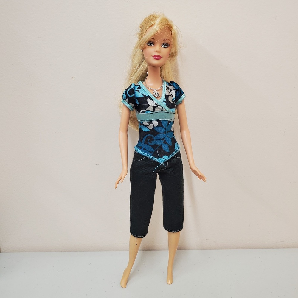 Barbie Fashion Fever Entertainment Center Doll 2005 Mattel